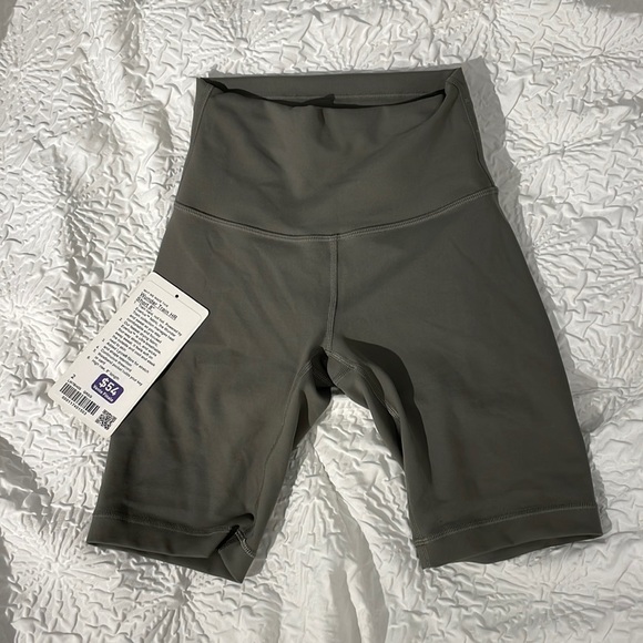 Lululemon | Wunder Train short 8" | grey sage (size 2) - Picture 3 of 7